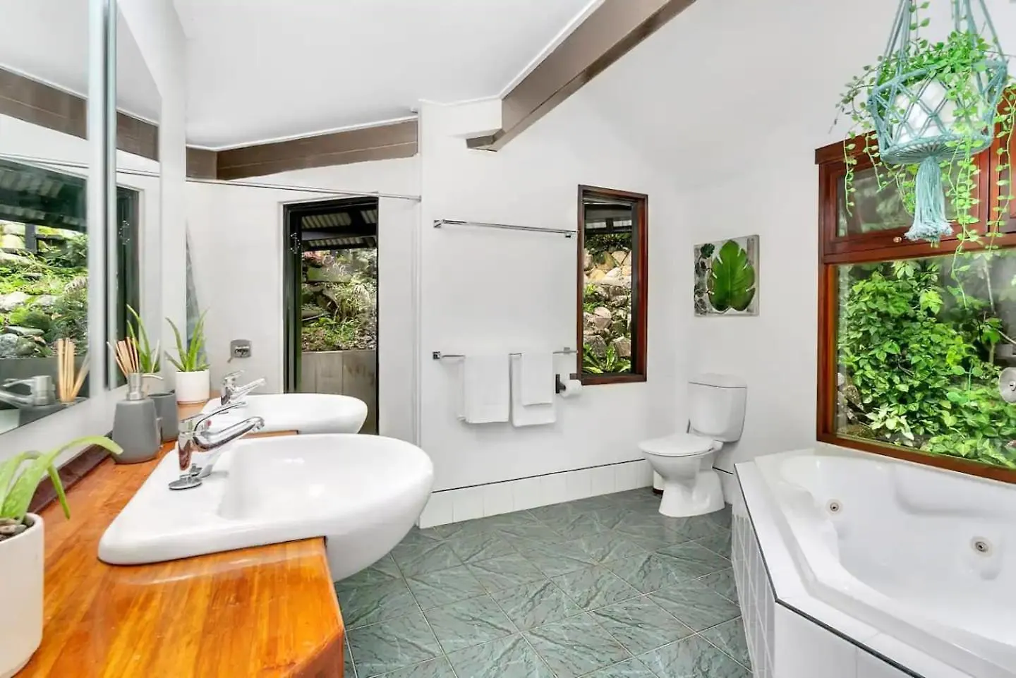 Apartment Hideaway Treehouse - A Secluded Rainforest Retreat Bayview Heights
