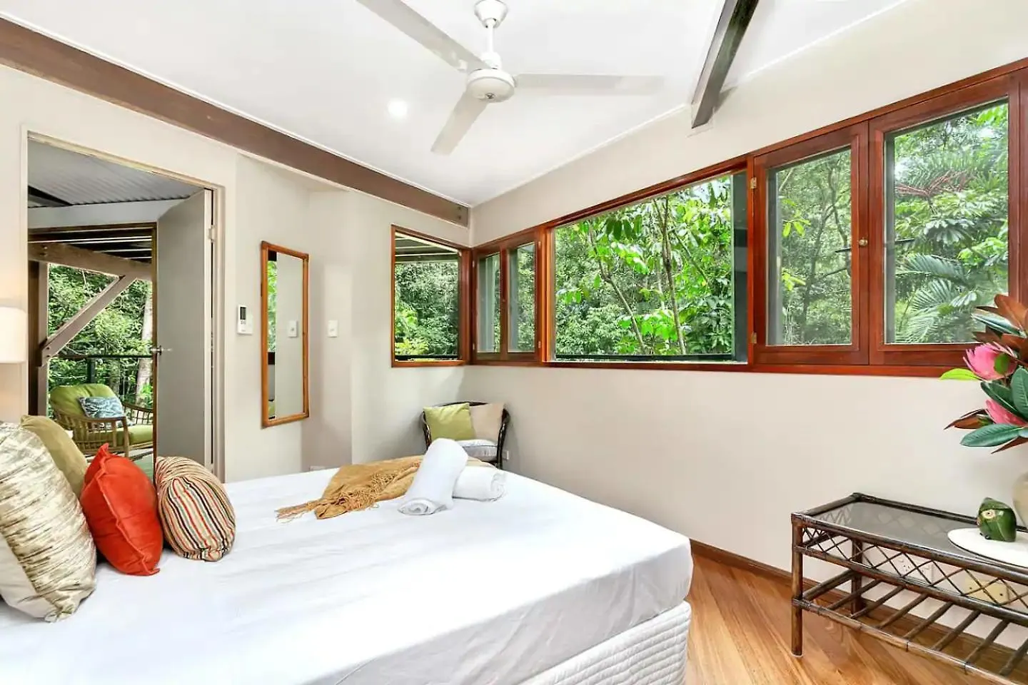 Apartment Hideaway Treehouse - A Secluded Rainforest Retreat Bayview Heights Australia