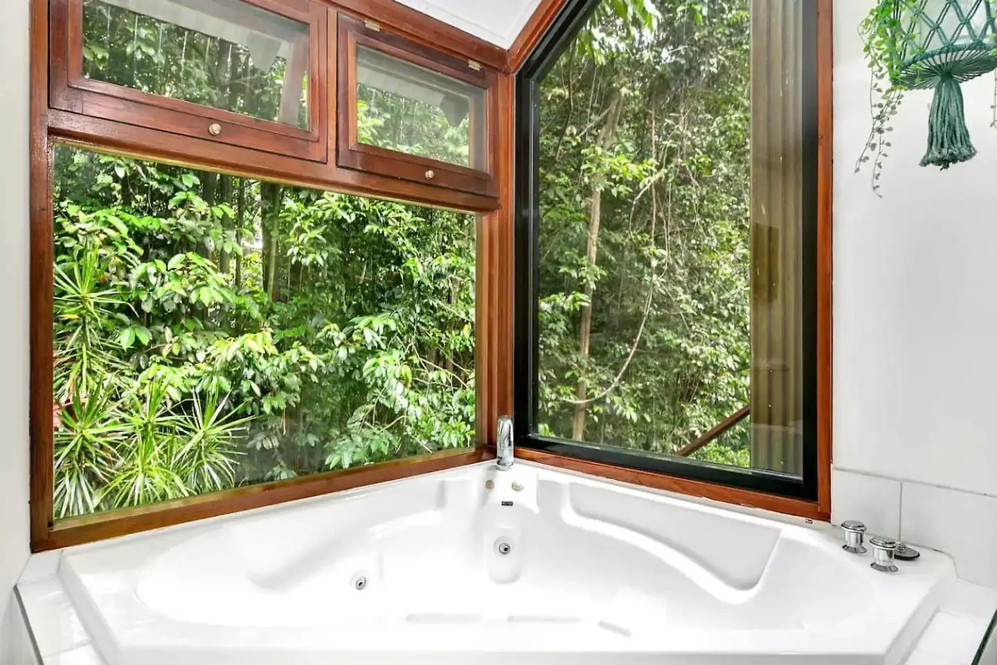 Hideaway Treehouse - A Secluded Rainforest Retreat Bayview Heights